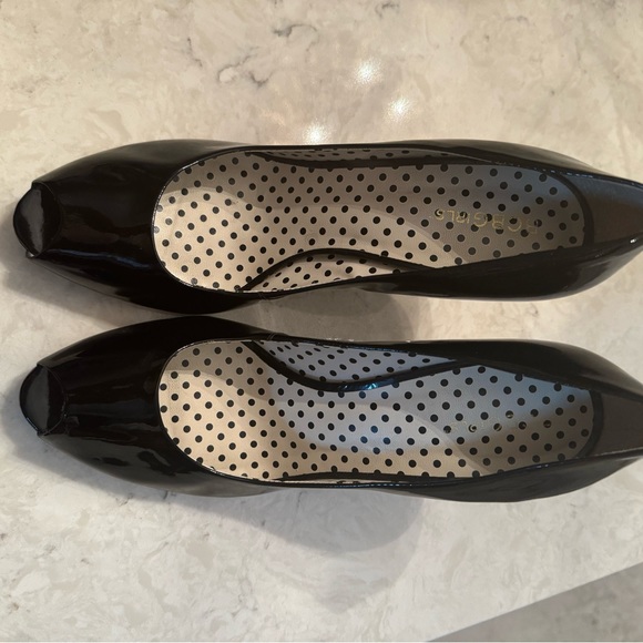 Women’s BCBGirls Black Heels, Size 10 - Picture 4 of 9